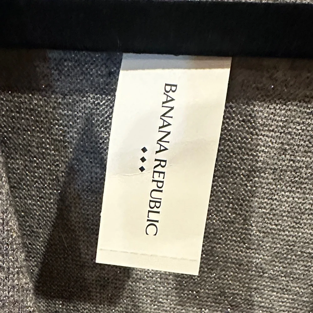 Banana Republic Charcoal V-Neck Sweater - Picture 3 of 5